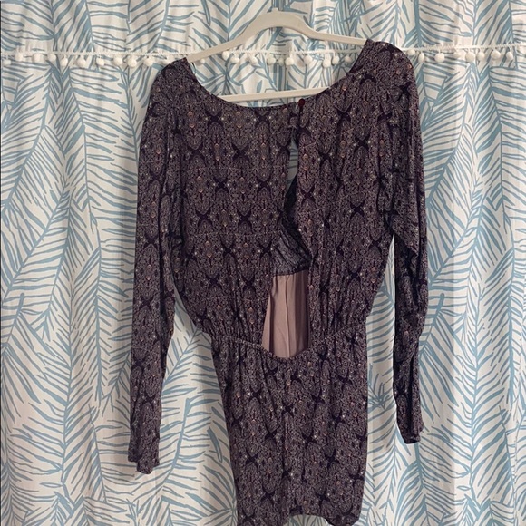 Backless Romper - Picture 5 of 9